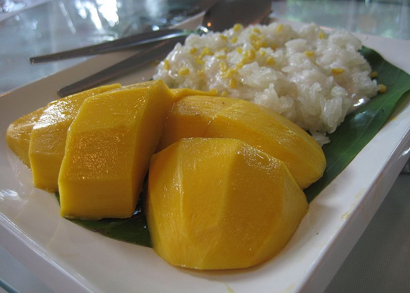 Thai mango with steamed glutinous rice